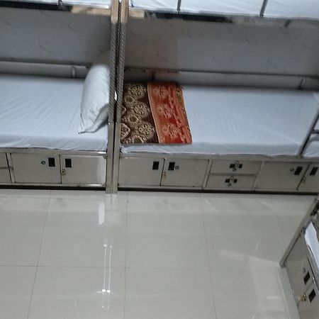 One Step Hostel Мумбаї Екстер'єр фото