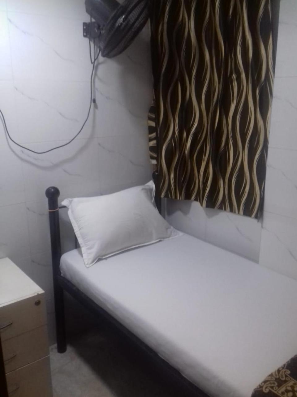 One Step Hostel Мумбаї Екстер'єр фото